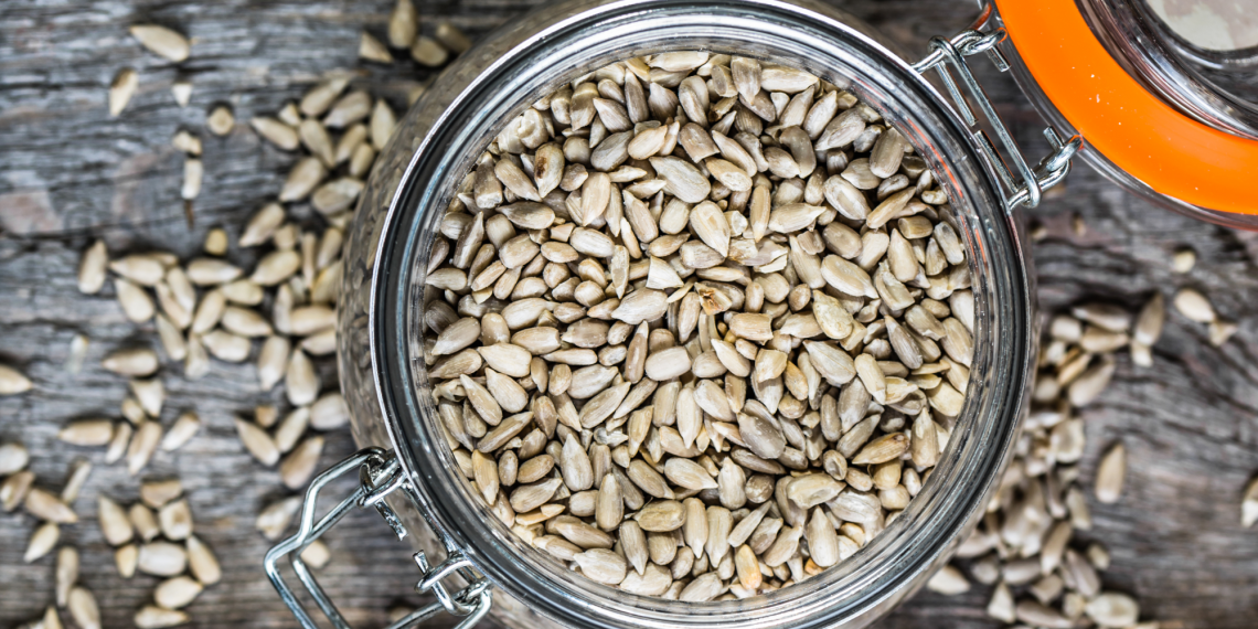 Raw sunflower seeds