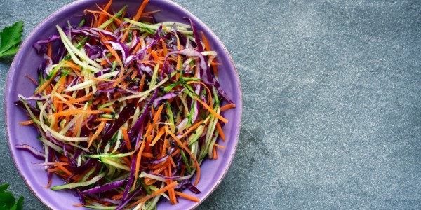 Red cabbage, carrots and cucumbers