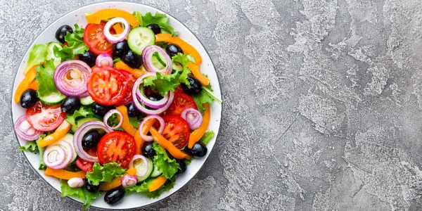 Tomatoes, onion, cucumbers, pepper, olives and lettuce