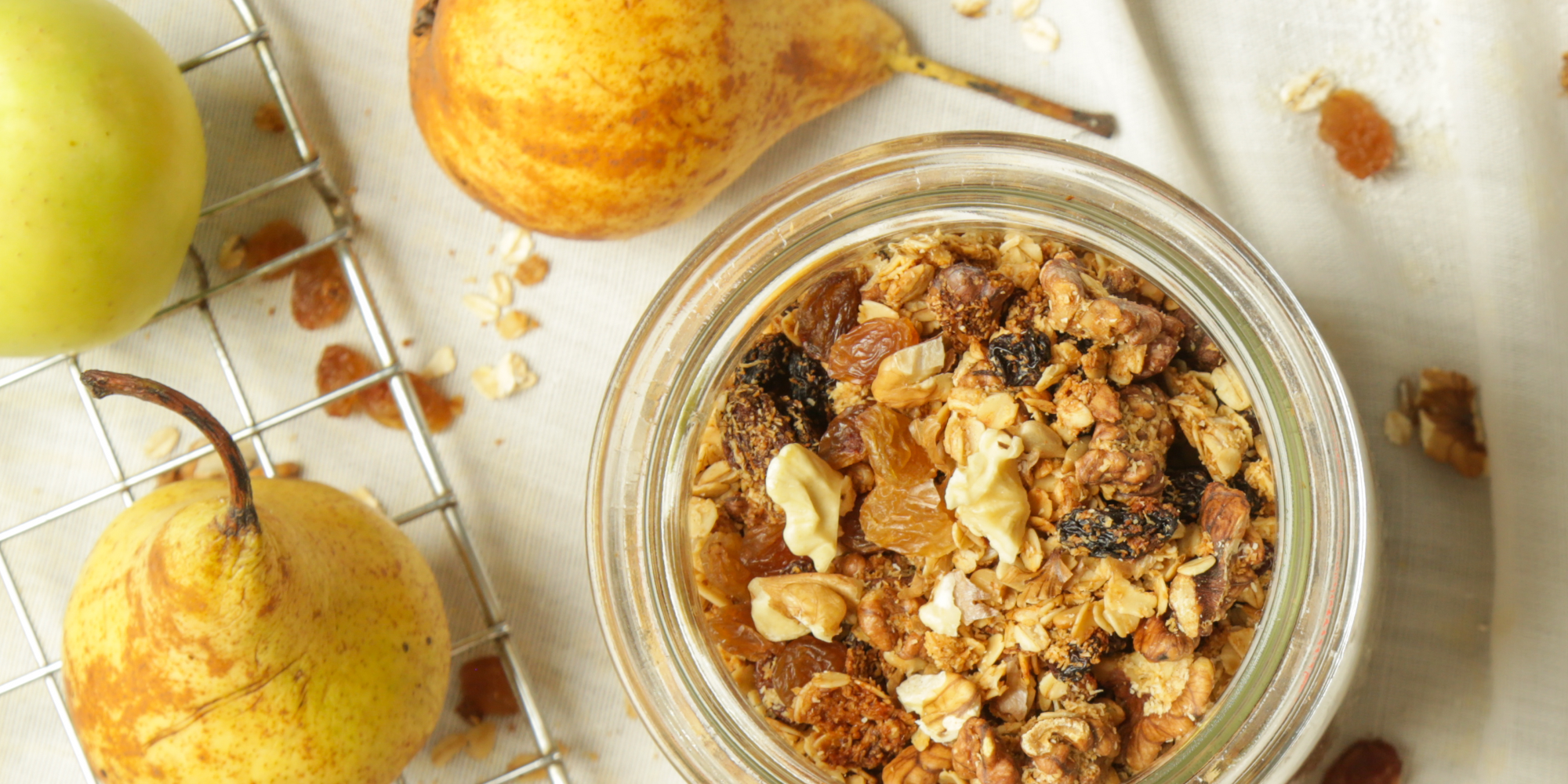 Muesli without added cornflakes & Raw pears